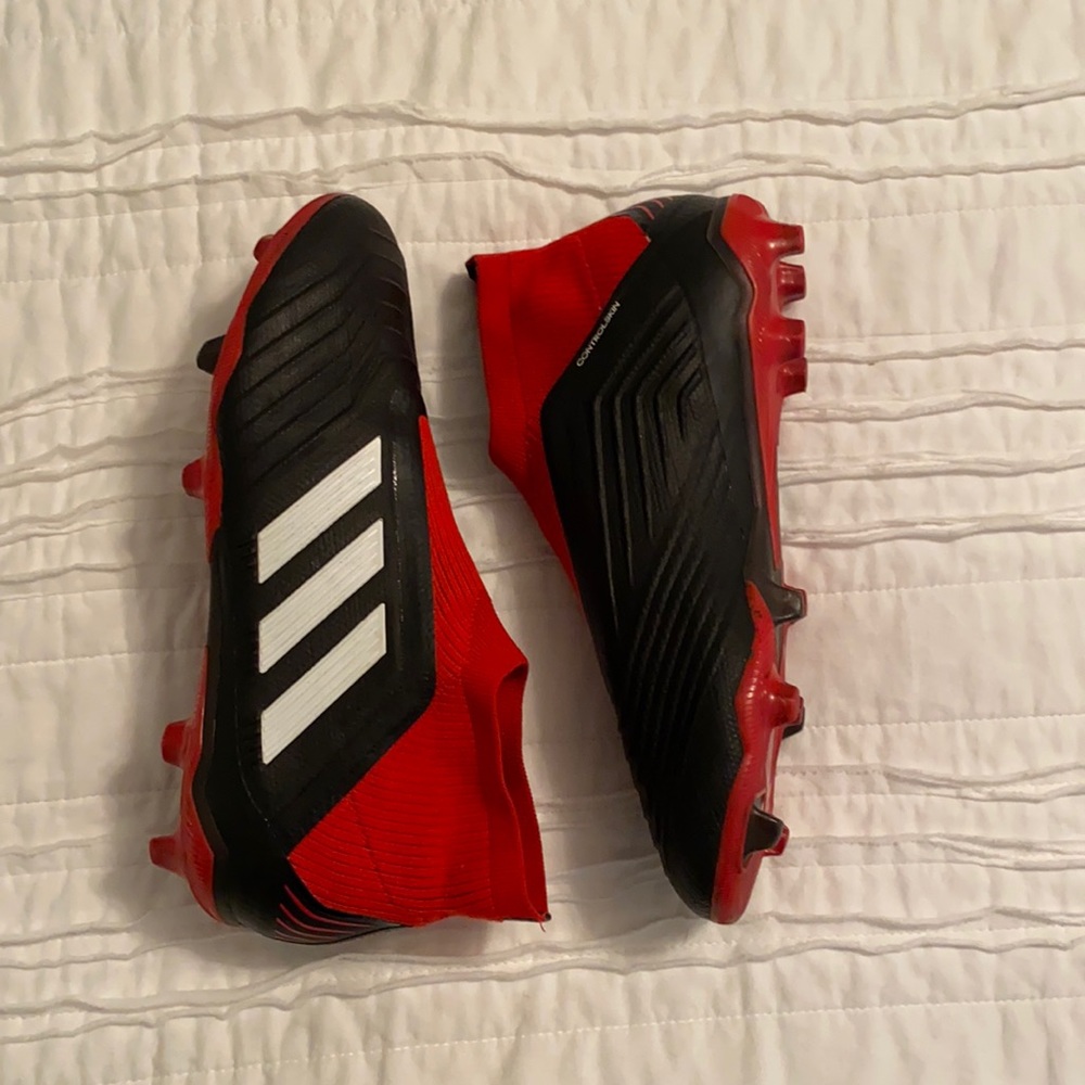 ADIDAS PREDATOR SOCCER CLEATS